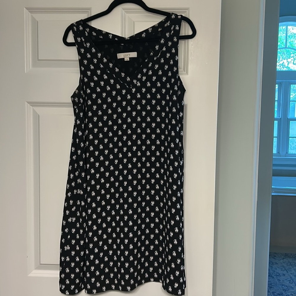 Loft V-neck sleeveless dress, fully lined, size 12, A-line, black w/small print
